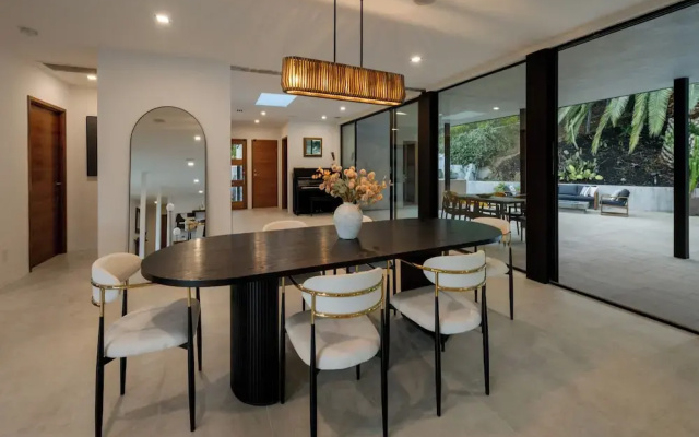 Valea Estate - Secluded Beverly Hills Retreat 1-acre Oasis