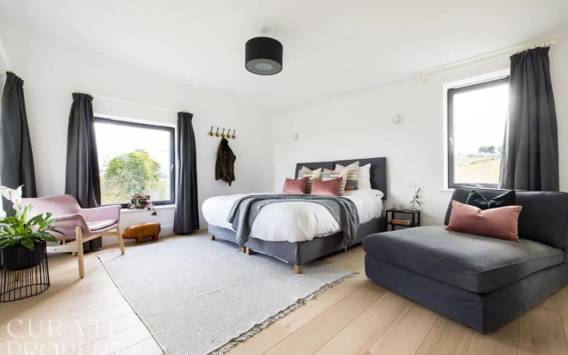 Stunning 5 Bedroom New Build With Amazing Views