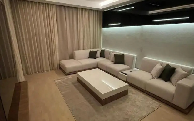 Chic Apartment In Aeon Compound