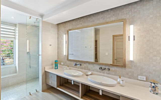 Luxury Villa: Hot Tub: Ocean Views: Fully Staffed