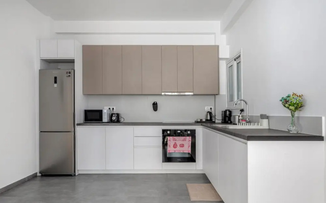 Cozyopolis - Timeless 3-BR in Athens