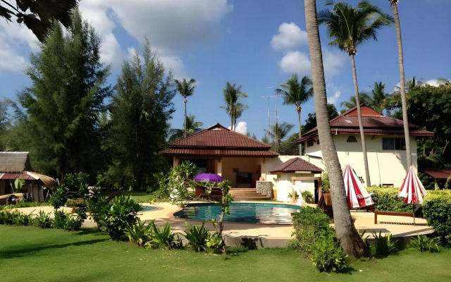 Good Days Lanta Beach Resort