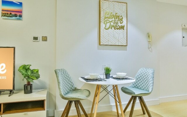 Plush Studio Having Lake View by Bnbmehomes