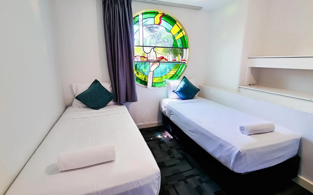 Tiki Hotel Surfers Paradise