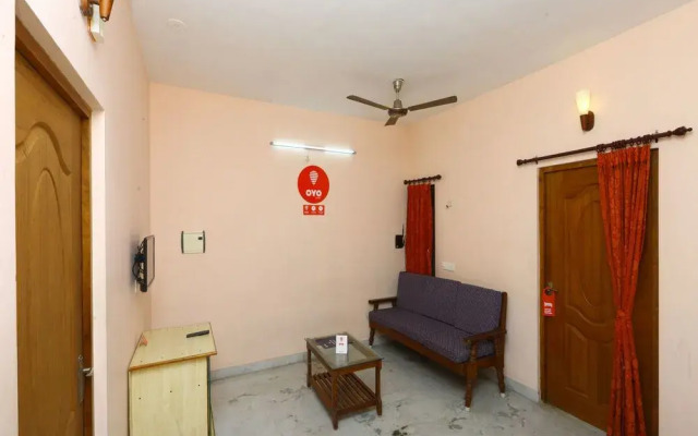 OYO 10098 Home Compact 1BHK White Town