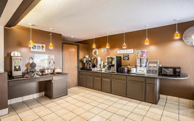 Super 8 by Wyndham Galesburg