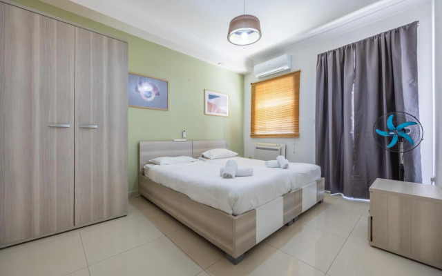 Hard to come by - modern & huge house in Sliema