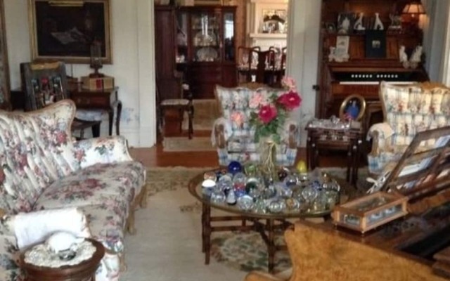 2439 Fairfield "A Bed and Breakfast"