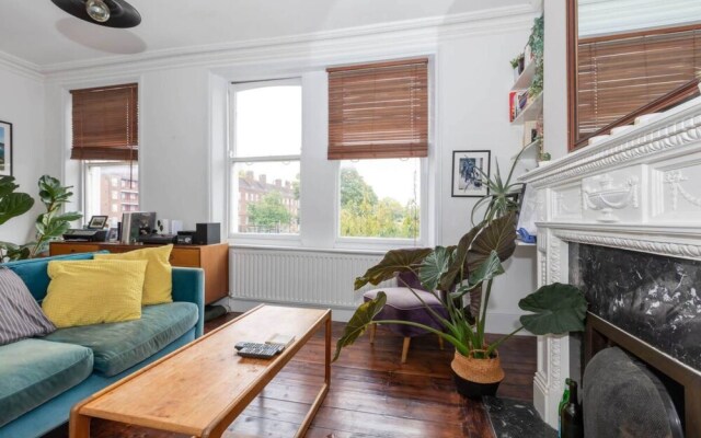 Bright 2 Bedroom Flat in Lower Clapton