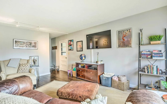 Arden Bungalow w/ Fire Pit: Near Lake Julian Park