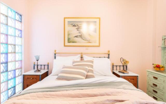 Bright, Calming Retreat With a Balcony Near Metro!