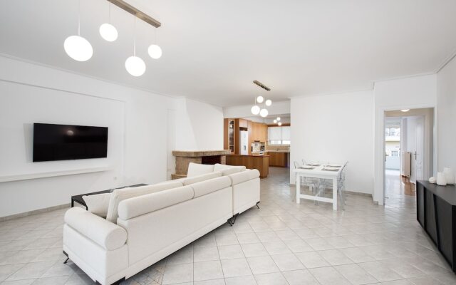 Hosting Moments Alimos Riviera Flat