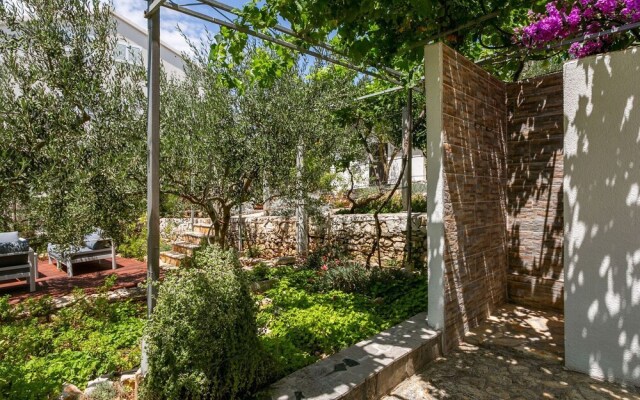 Spacious Holiday Home in Seget Vranjica With Garden