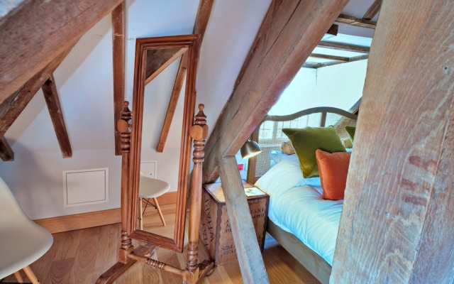 Apartment in Brackley Town Hall Charm