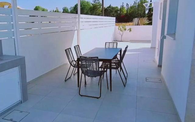 48 PER - Mellissa Villa