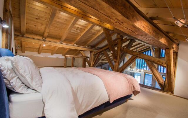 Ferme Liberté - stunning, comfortable, & modern sleeps 14- private mini van