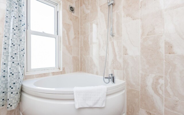 Gyllingeham Suite - Captivating 2BR in Gillingham