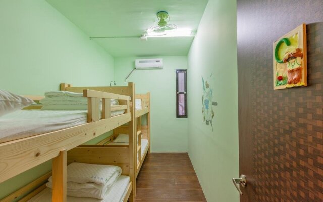 GoldenHouse Hostel