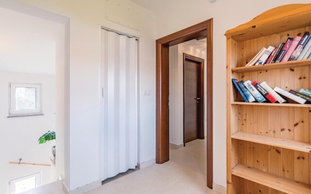 Beautiful Home in Valbandon With Wifi and 4 Bedrooms