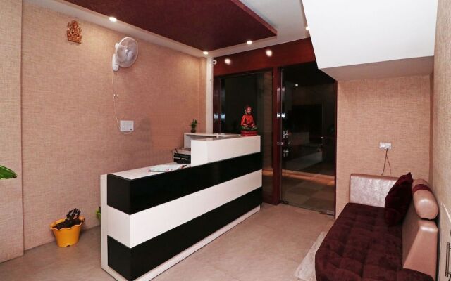 OYO 16678 Rohtak Palace