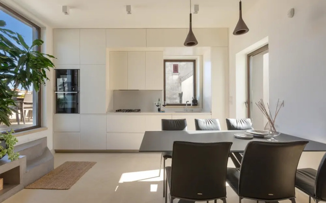 3778 Bastioni Luxury Home by Barbarhouse