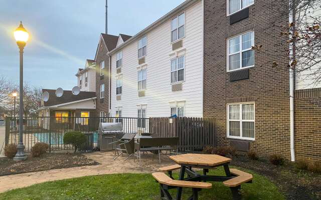 MainStay Suites Middleburg Heights Cleveland Airport