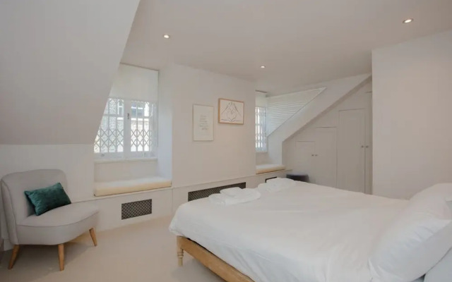 Luxury 3 Bedroom Home by South Kensington