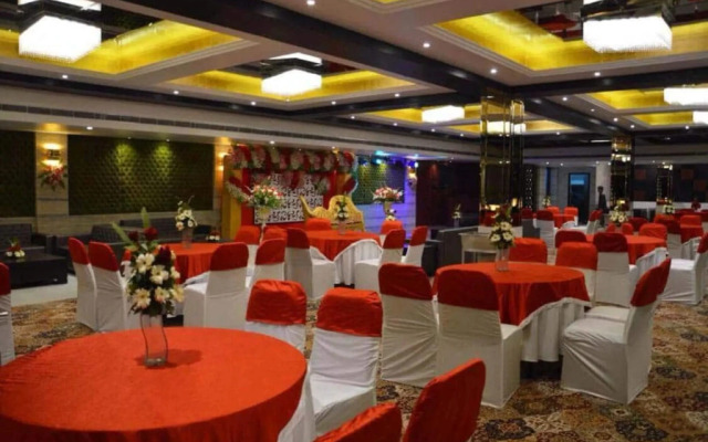 Red Apple Hotel