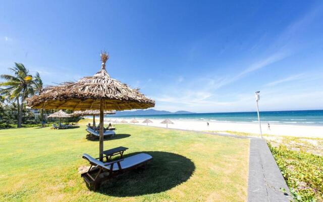 Deluxe villa along the beach