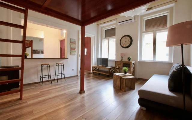 Standard Apartment by Hi5 - Nyugati square