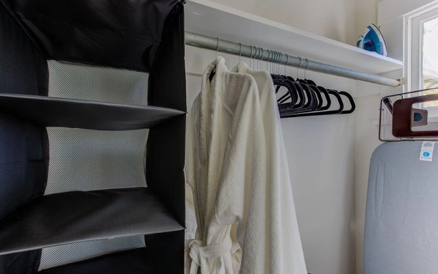 Woolsey Street - 2 Br Home