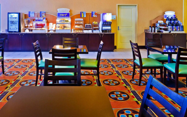 Holiday Inn Express Hotel and Suites Nashville-Opryland by IHG