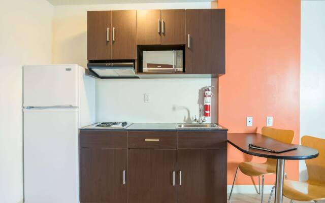 Motel 6 Kingston, ON