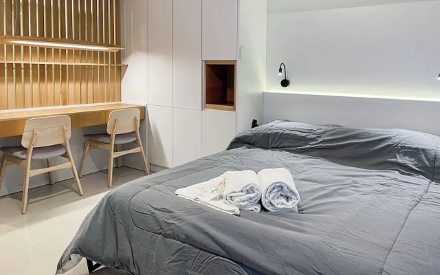 Studio Luxury Balcony Pool