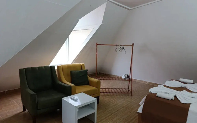 3 House Apart