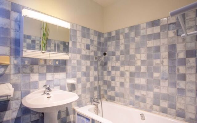 Village Les Fourches 36828