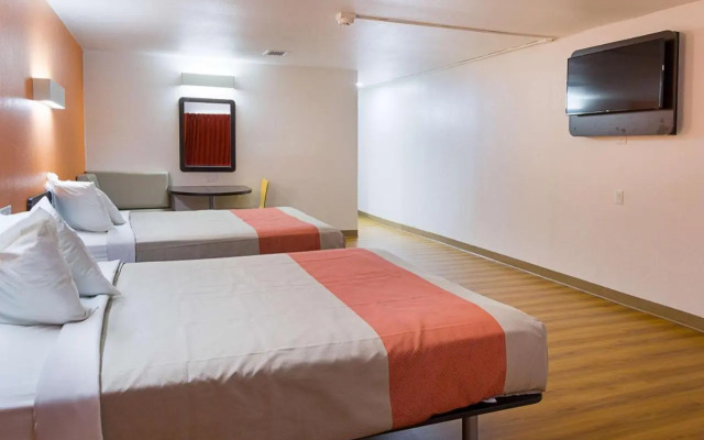 Country Hearth Inn And Suites