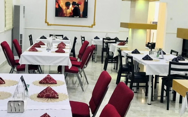 Time Oak Hotel and Suites Royale