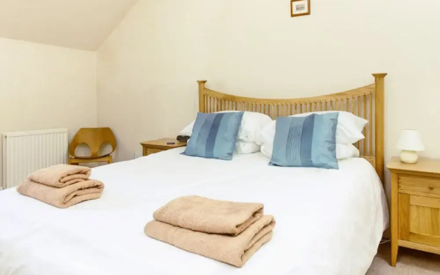 Pleasant 2-Storey City Apartment