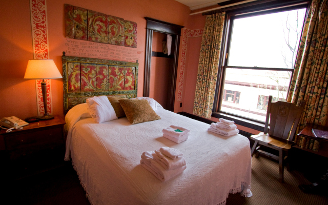 McMenamins Hotel Oregon