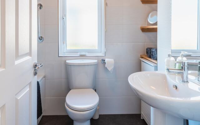 St Helens - Lodge - Sleeps 4 - Pets Allowed - Pool