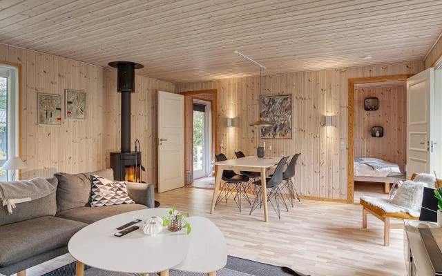 6 Person Holiday Home in Vaeggerlose