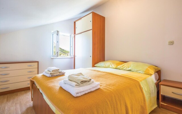 Amazing Apartment in Makarska With 5 Bedrooms and Wifi