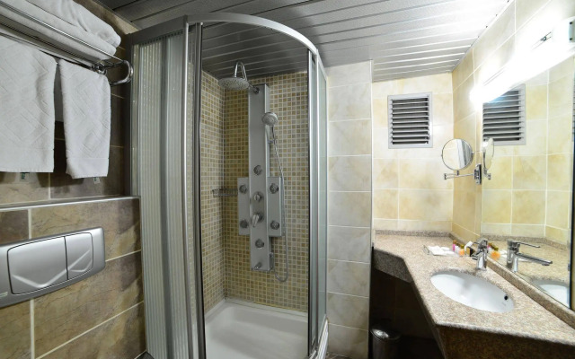 Royal Carine Hotel