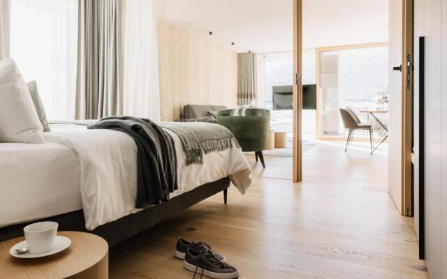 Lacumontes Lake View Apartments