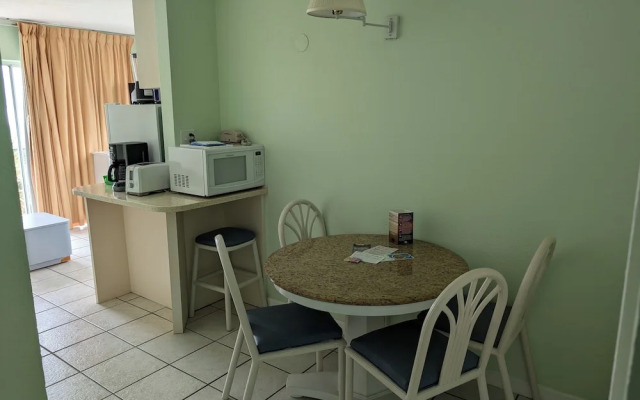 Traders Inn Beach Club