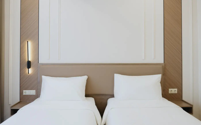 Bon Hotel (Бон)