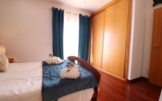 3-bed Townhouse With Pool in Albufeira Balaia