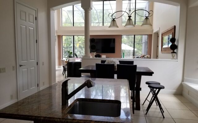 Mansion Getaway - Sleeps 24