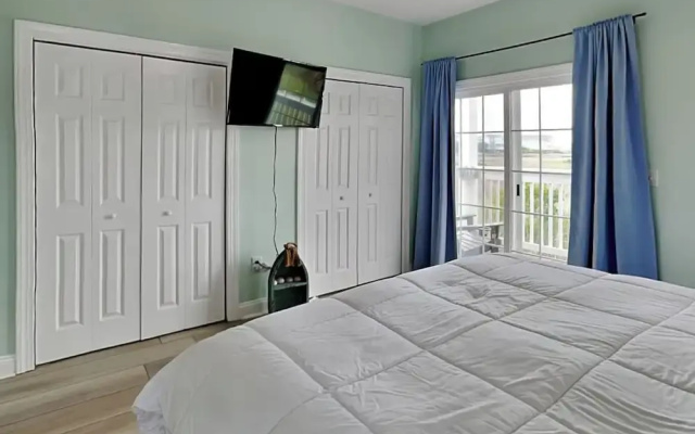 Otter Oasis by Topsail Realty